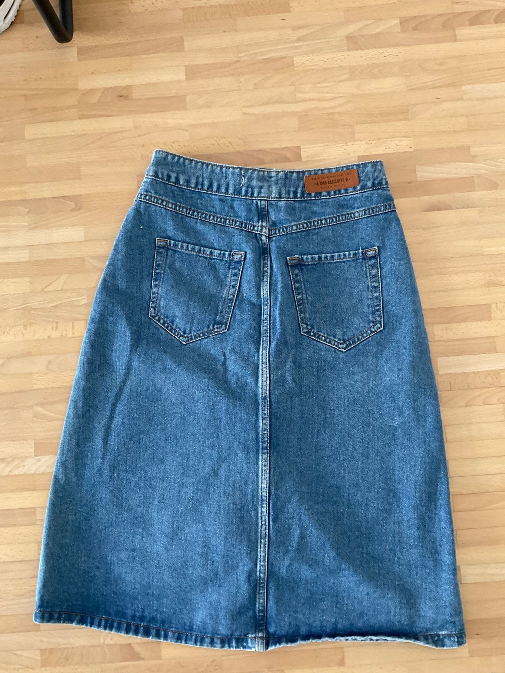 Zara Gonne: Zara Jeansrock Gr. 36 – Nuovo (secondo la descrizione) da Luzern venduto da Miausie 1