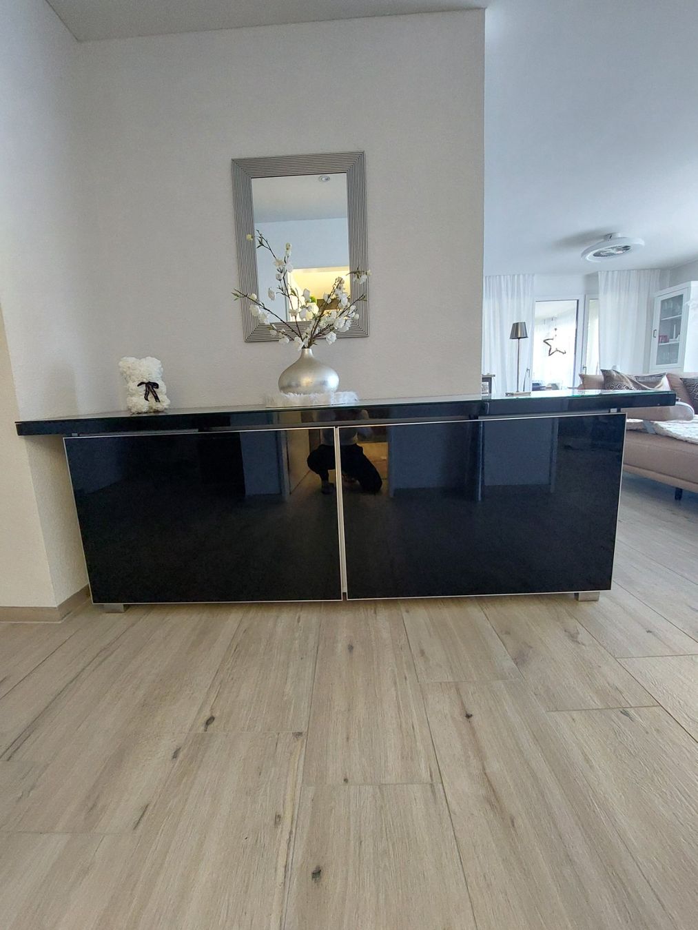 Pfister Credenze: Sideboard schwarz Hochglanz mit Glasplatte gebraucht – Usato da Pratteln venduto da cab_thd8