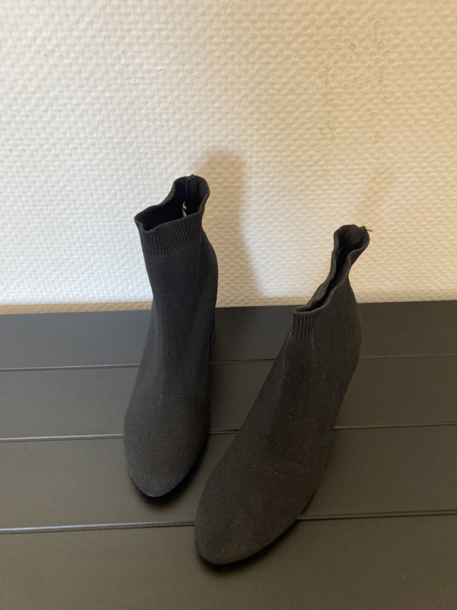 Scarpe da donna: Bottines à talon – Usato da Lausanne venduto da shabnam.t 1