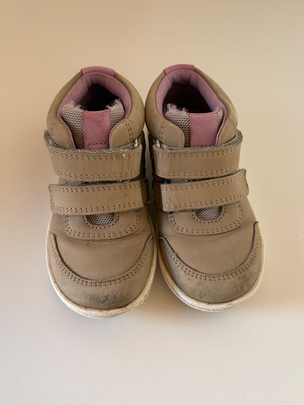 Elefanten Schuhe für Mädchen: Elefanten, Grösse 23, 22 – Gebraucht aus Plaffeien von kce_bj9r