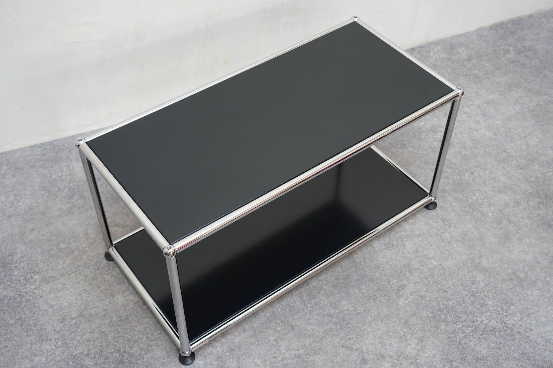 USM Tische: Table basse / d’appoint USM Haller – Gebraucht aus Bulle von ABELiAM