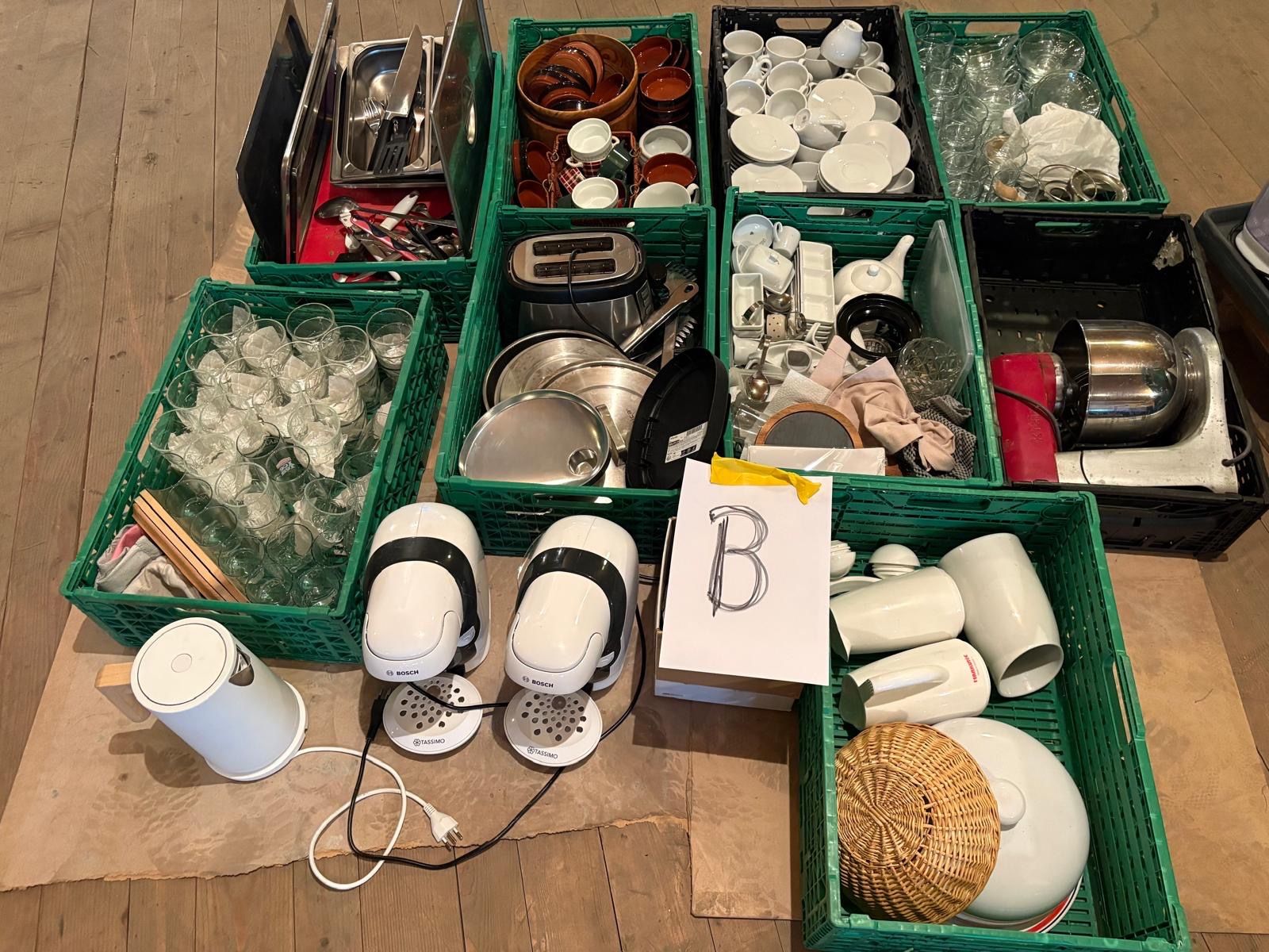Komplettküchen: Diverses Gastromaterial (B) – Gebraucht aus Visp von mbb_xs75