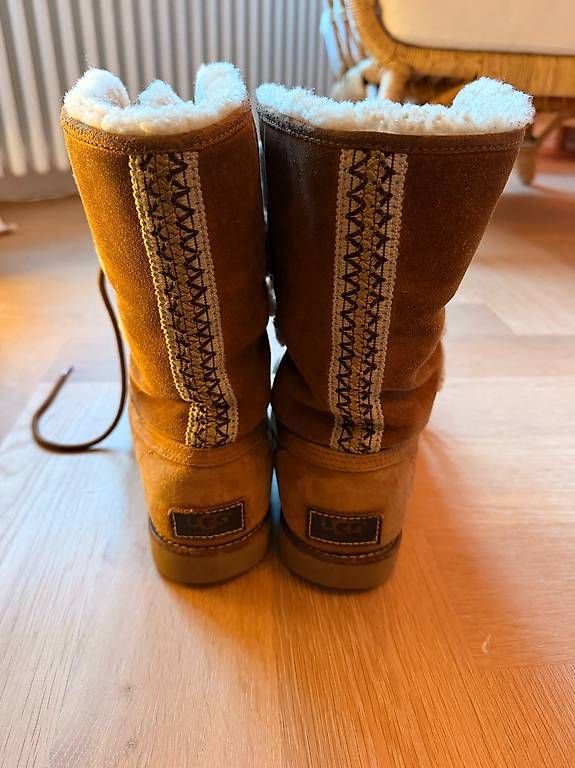 Scarpe da donna: UGG Schnürstiefel Lammfellboots – Usato da Zürich venduto da leo_zx2x 4