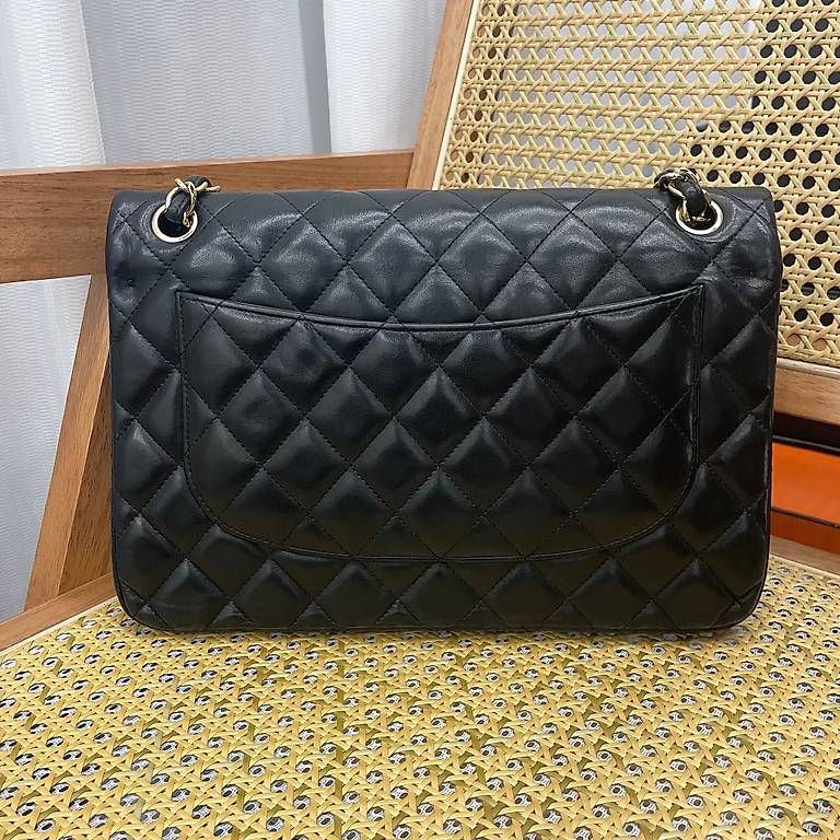 Taschen für Damen: Chanel Timeless Jumbo Classic Flap Noir – Gebraucht aus Lausanne von Temamapaire 1