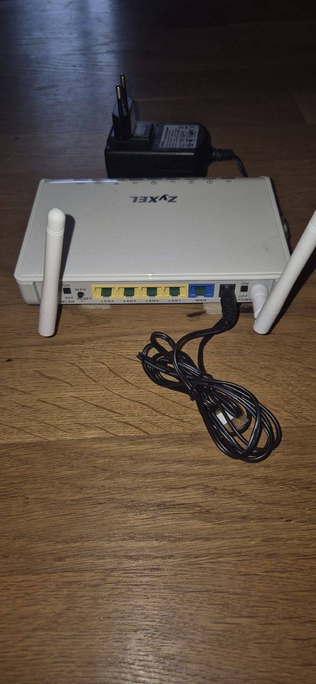 Zyxel Modem & Router: Netzwerk Starter Packet – Usato da Forch venduto da Chrexit 4