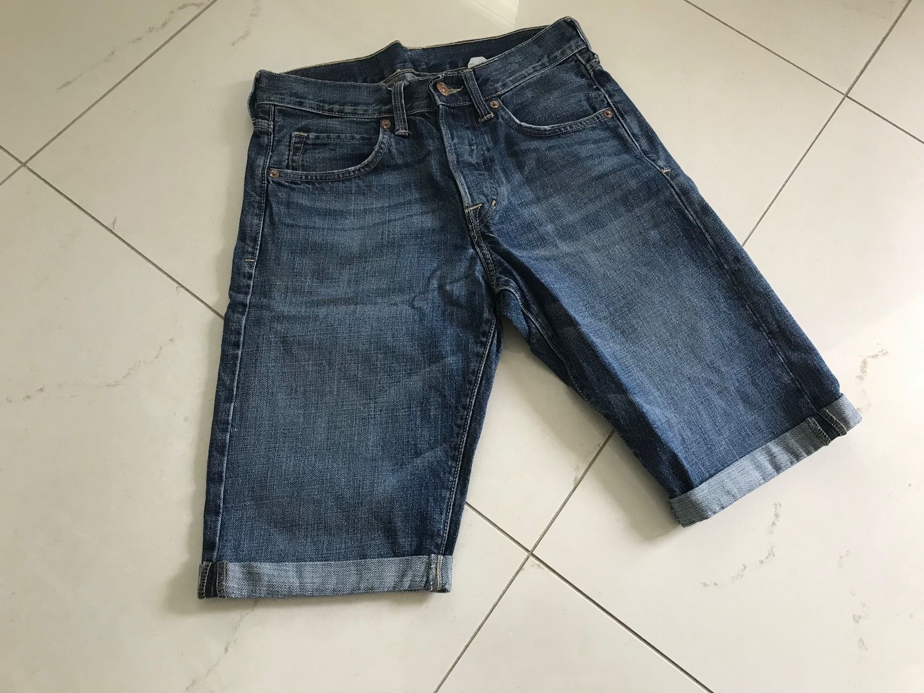 Hosen: Jeans shorts Jungen / Men  gr 27 – Gebraucht aus Giubiasco von baamboo