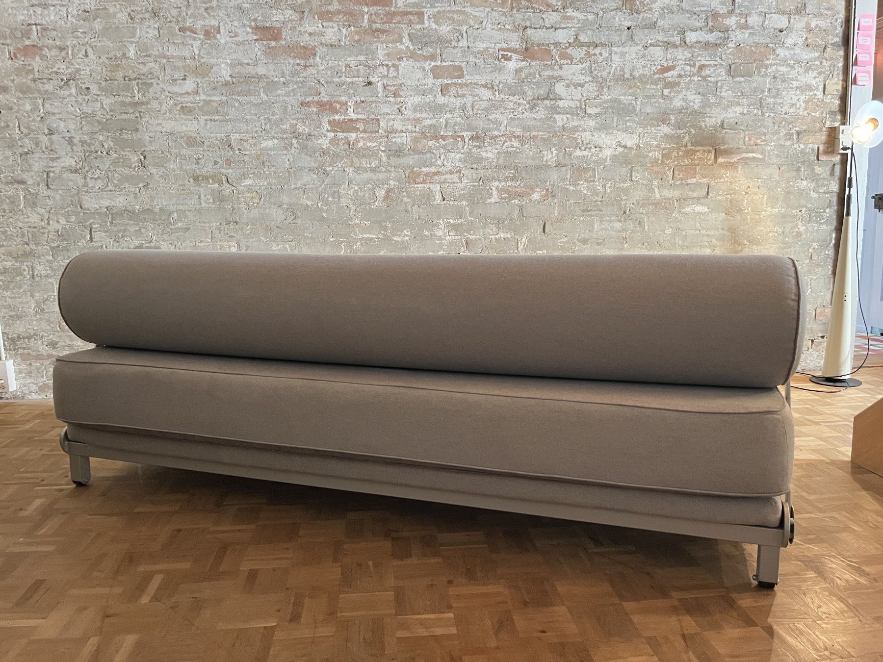 Divani: Softline Sleep Daybed  – Design Schlafsofa hellgrau – Usato da Bühler venduto da AU26 3