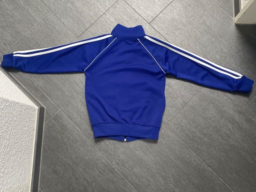 Adidas Giacche & Cappotti: Adidas Jacke Grösse M (Kindergrösse) – Nuovo (secondo la descrizione) da Steffisburg venduto da Soliii 1