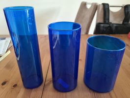 3x blaue Glasvasen