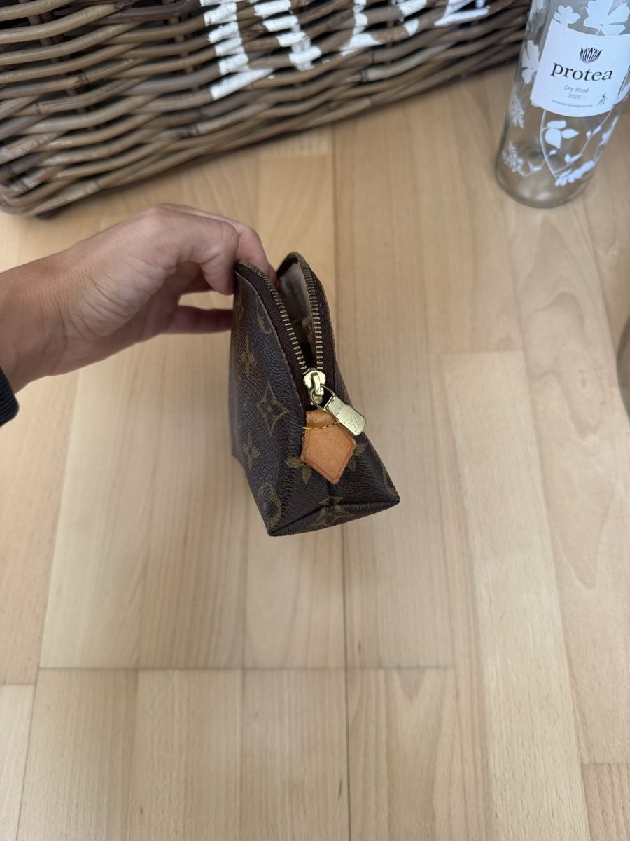 Louis Vuitton Custodie per cosmetici: Louis Vuitton Kosmetiktasche Monogram Canvas  – Usato da Uster venduto da sandi_95 2