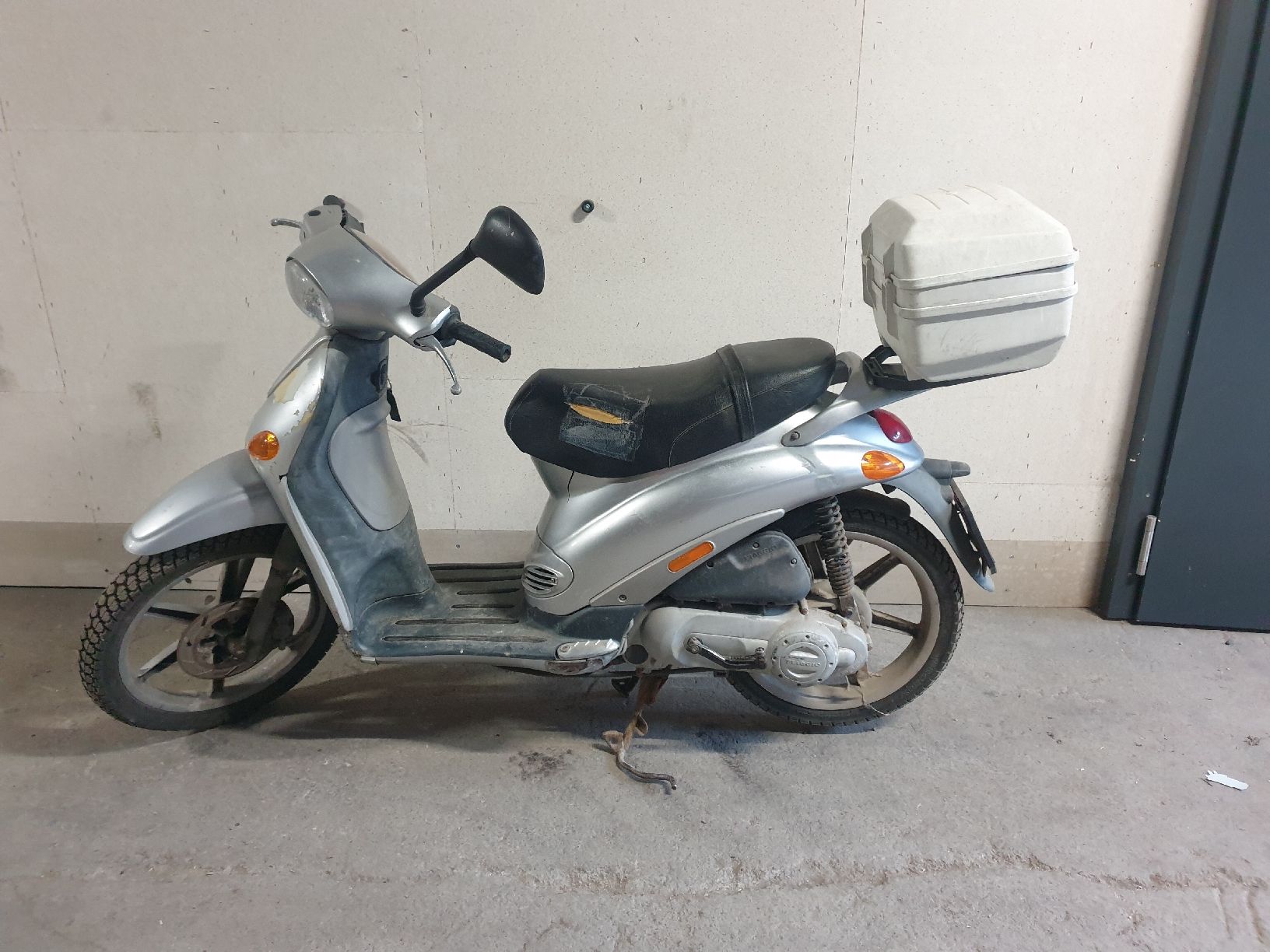 Piaggio Scooters: Piaggio Liberty 50 Roller – Défectueux à Adelboden par InnigerM