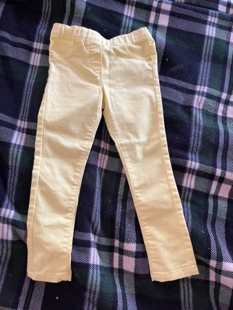 gelbe Röhrenjeans, Größe 102, Vertbaudet