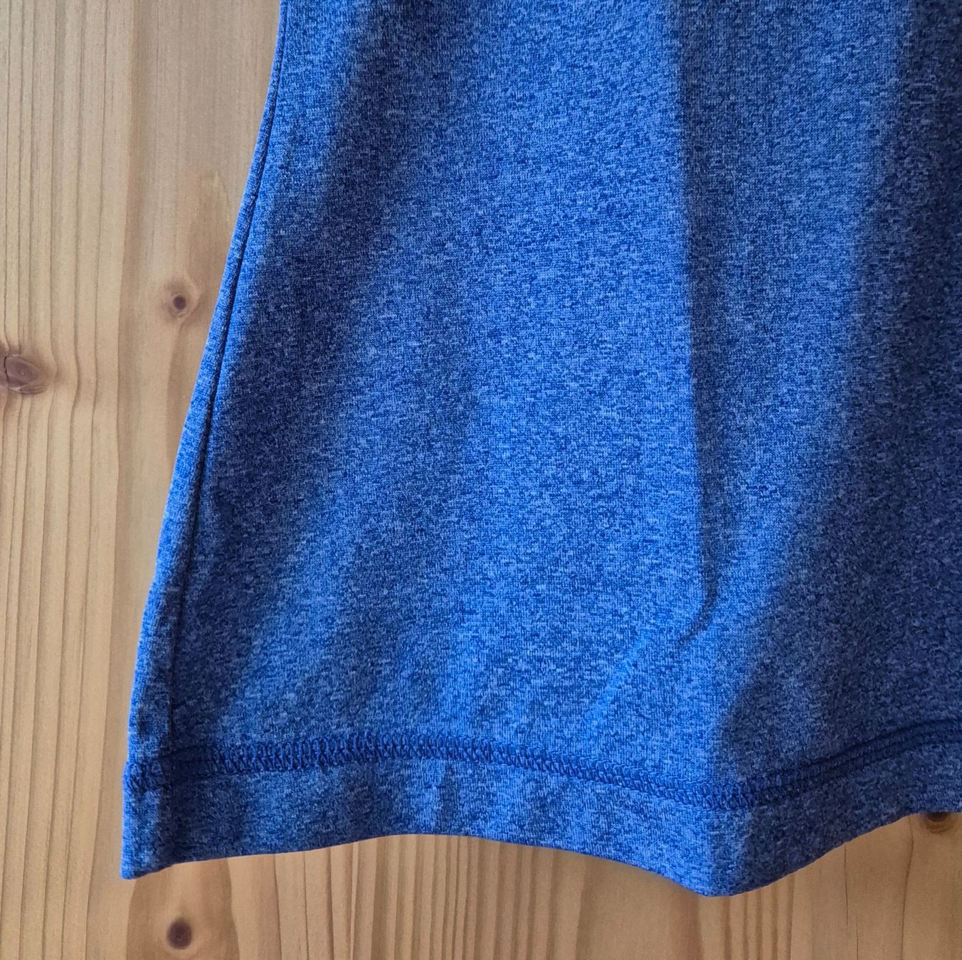 T-shirt: Sport Tshirt violett, Gr. S-M – Usato da Biel/Bienne venduto da szundel 1