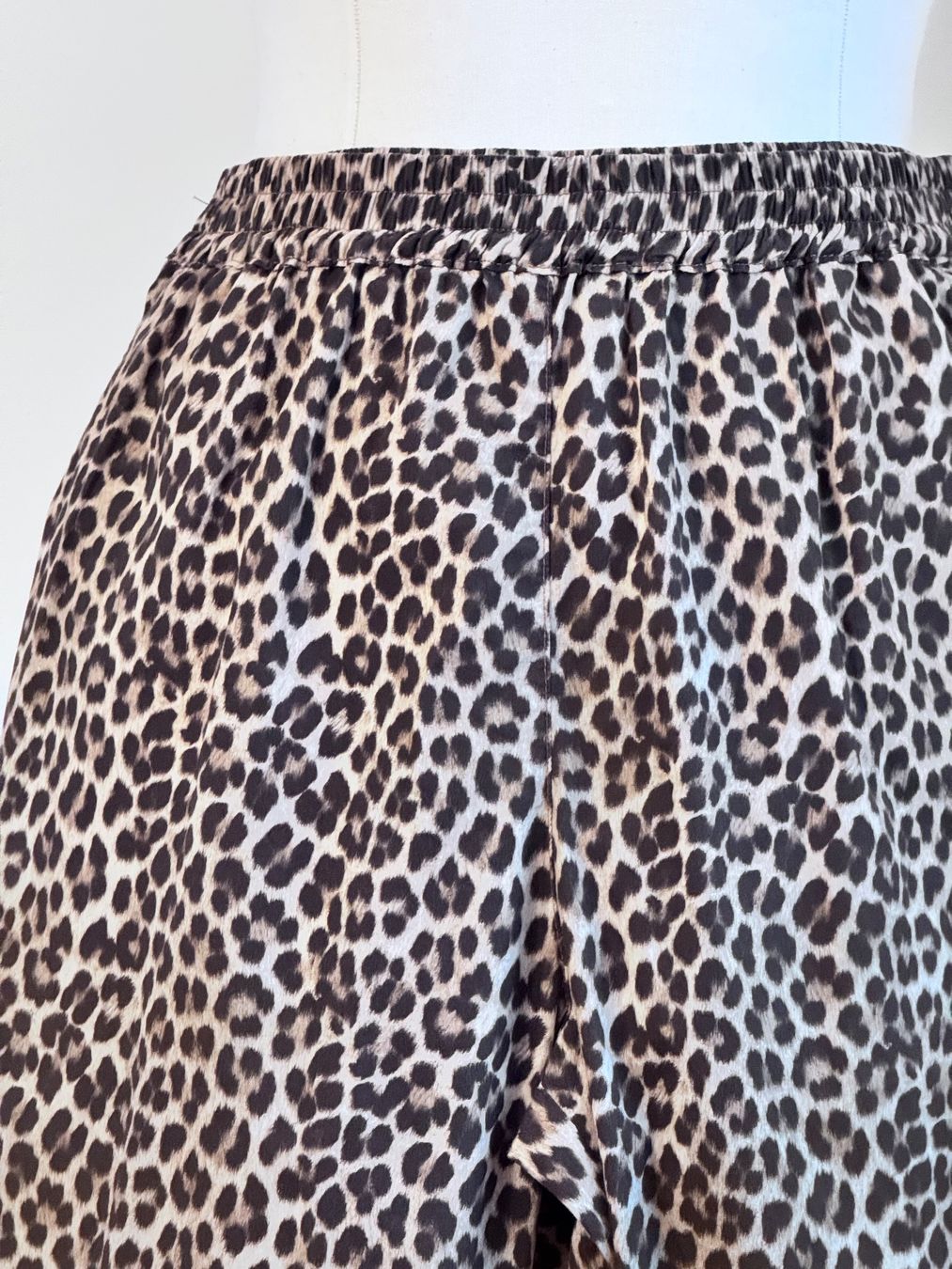 Pantaloni: Leichte Hose mit Leo-Muster – Nuovo (secondo la descrizione) da Mörschwil venduto da Mirka019 4