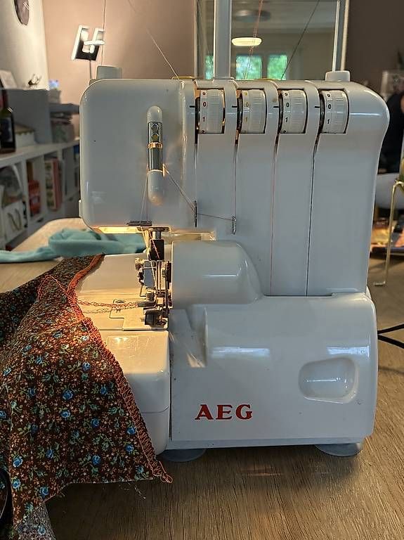 Macchine da cucire: Overlock aeg – Usato da Riehen venduto da fulmir