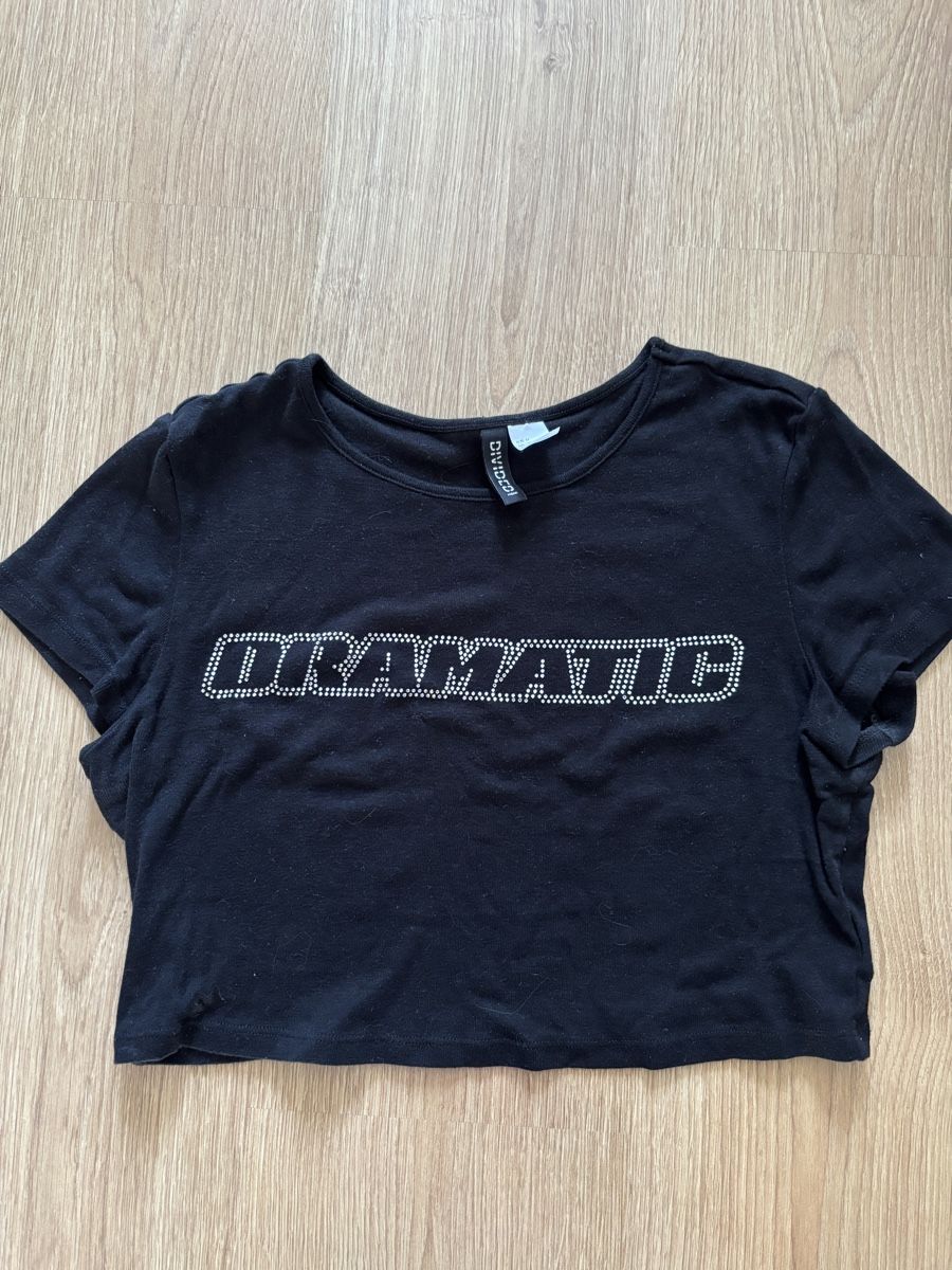 H&M T-shirt: T-shirt dramatic – Nuovo (secondo la descrizione) da Solothurn venduto da amelie.br