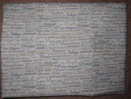 Baumwollstoff weiss mit Schriften von Städten