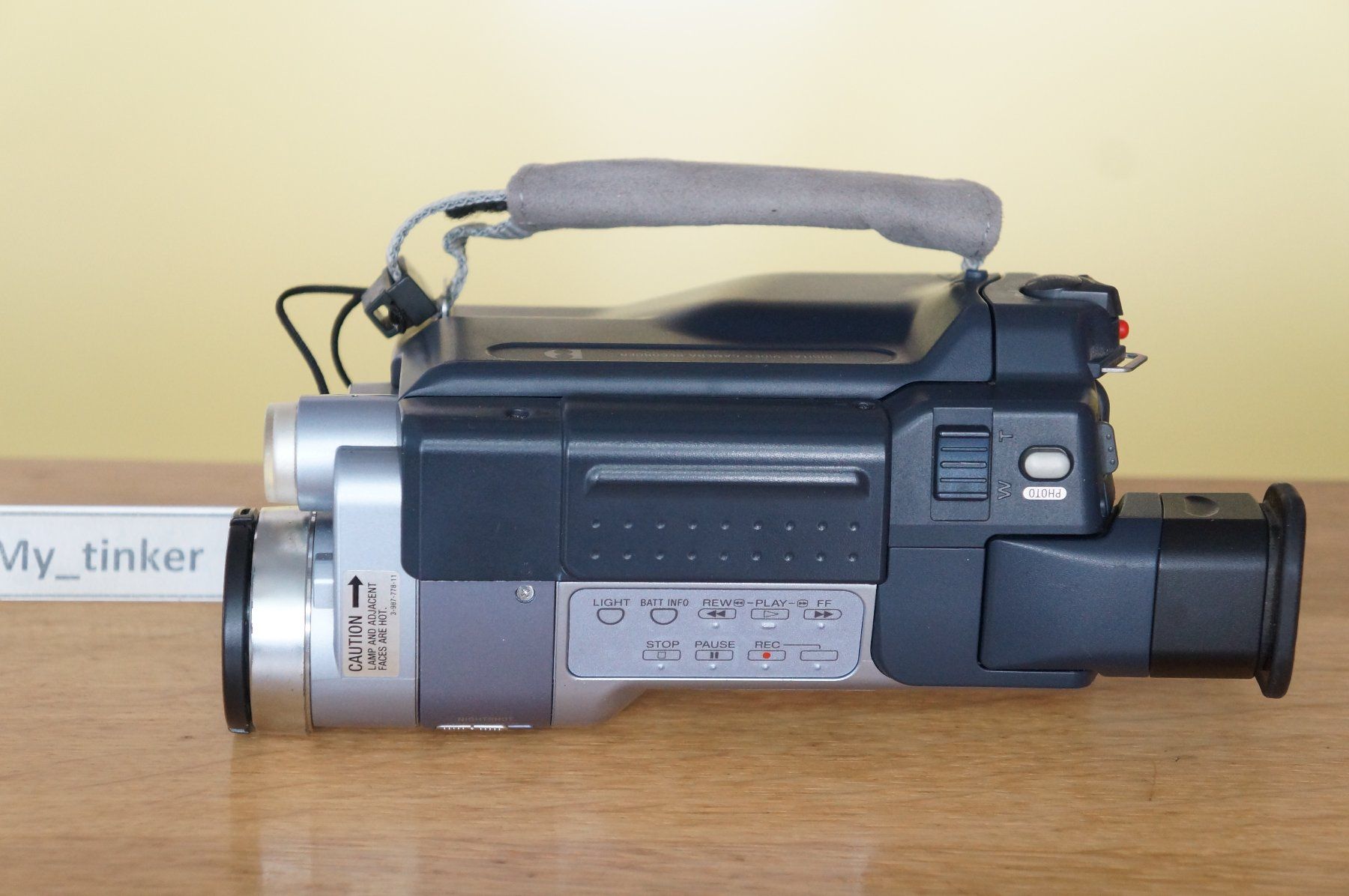 Sony Videocamere: Sony TRV250E ... Digital8 Camcorder ... funktioniert – Usato da St.Gallen venduto da My_tinker 7