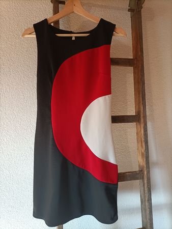 Sommerkleid Gr. S elegant figurbetont schwarz rot weiss