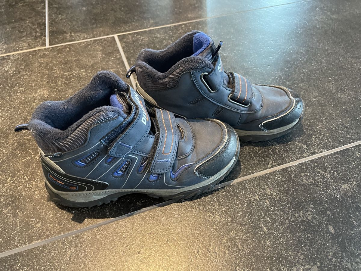 Scarpe per ragazzi: Gefütterte Herbstschuhe Grösse 35 – Usato da Wegenstetten venduto da Marcus2222 1
