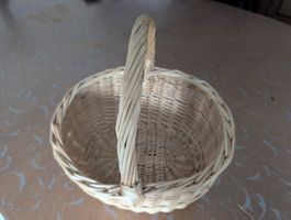 Panier en osier clair