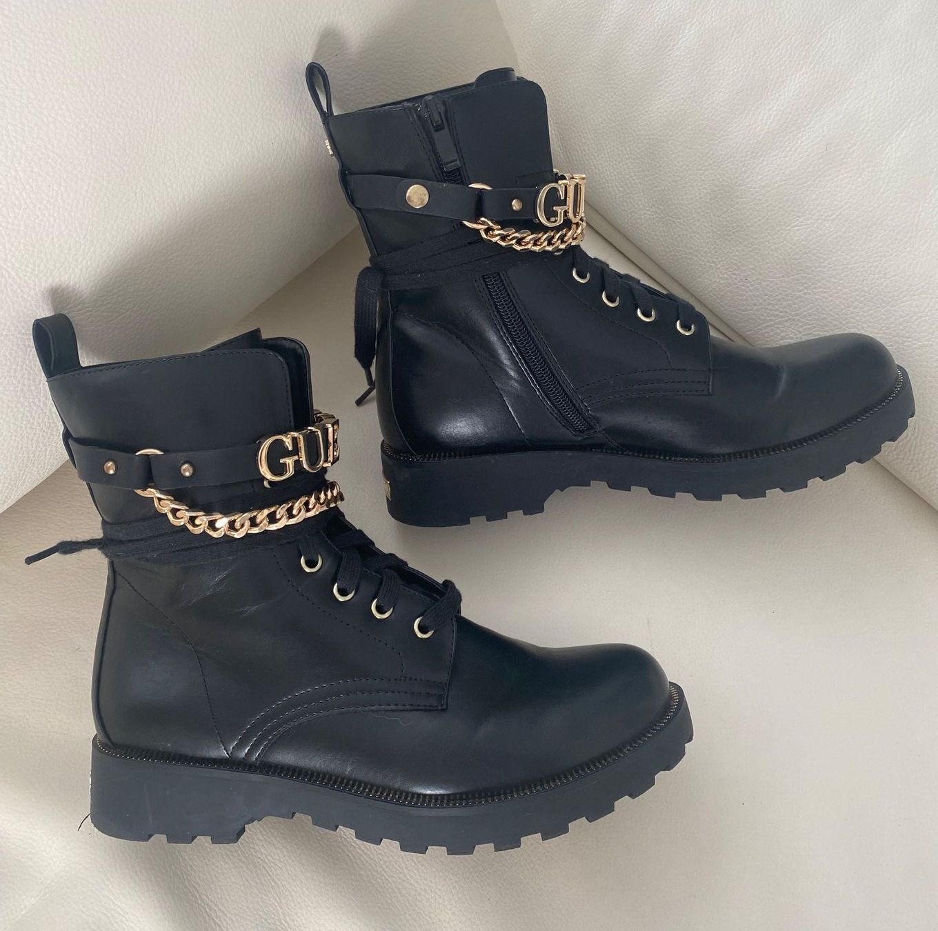 Guess Scarpe da donna: EYECATCHER - edle GUESS Stiefeletten mit Décor, nero, 38 – Nuovo e nell'imballaggio originale da Winkel venduto da ferrari2022 1