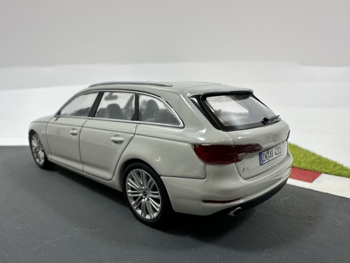 Spark Modellautos: Audi A4 Avant 1:43, SPARK – Gebraucht aus Zofingen von rf9_x2xt 3