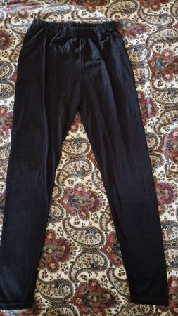 Schwarze Leggings, Grösse M, ideal für den Herbst!