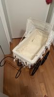 Antike Puppenwagen und Puppen