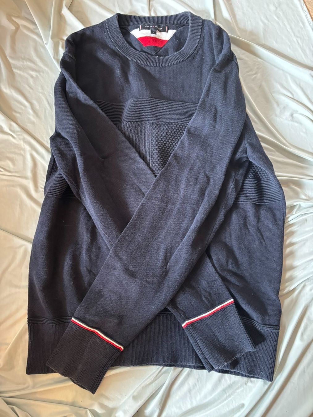 Tommy Hilfiger Pulls & Sweat-shirts: Herren Pullover Tommy Hilfiger dunkelblau Grösse L – D'occasion à Birmensdorf ZH par SwissQualityTrade