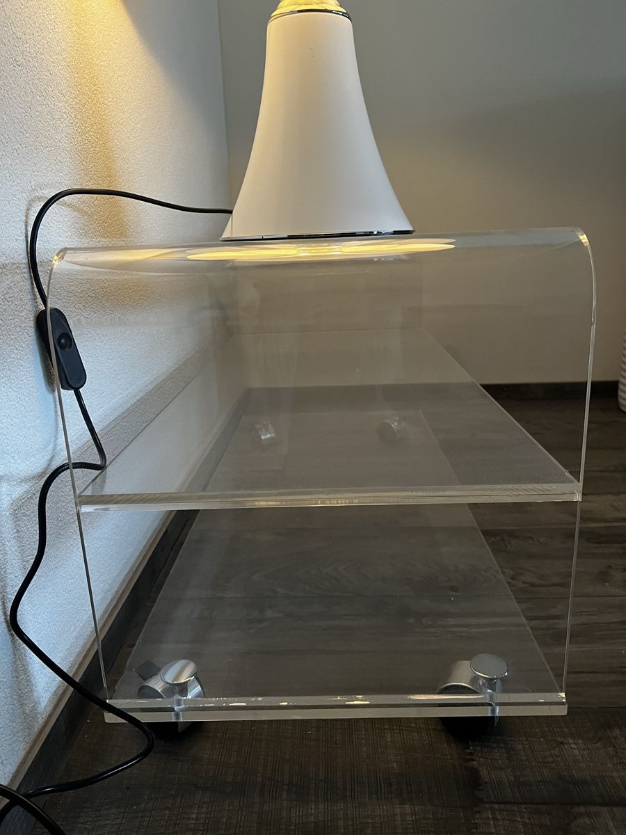 Cassettiere: Plexi/Acrylglas Möbel auf Rollen Sideboard TV-Möbel – Usato da Bürglen TG venduto da Ursajosi 2
