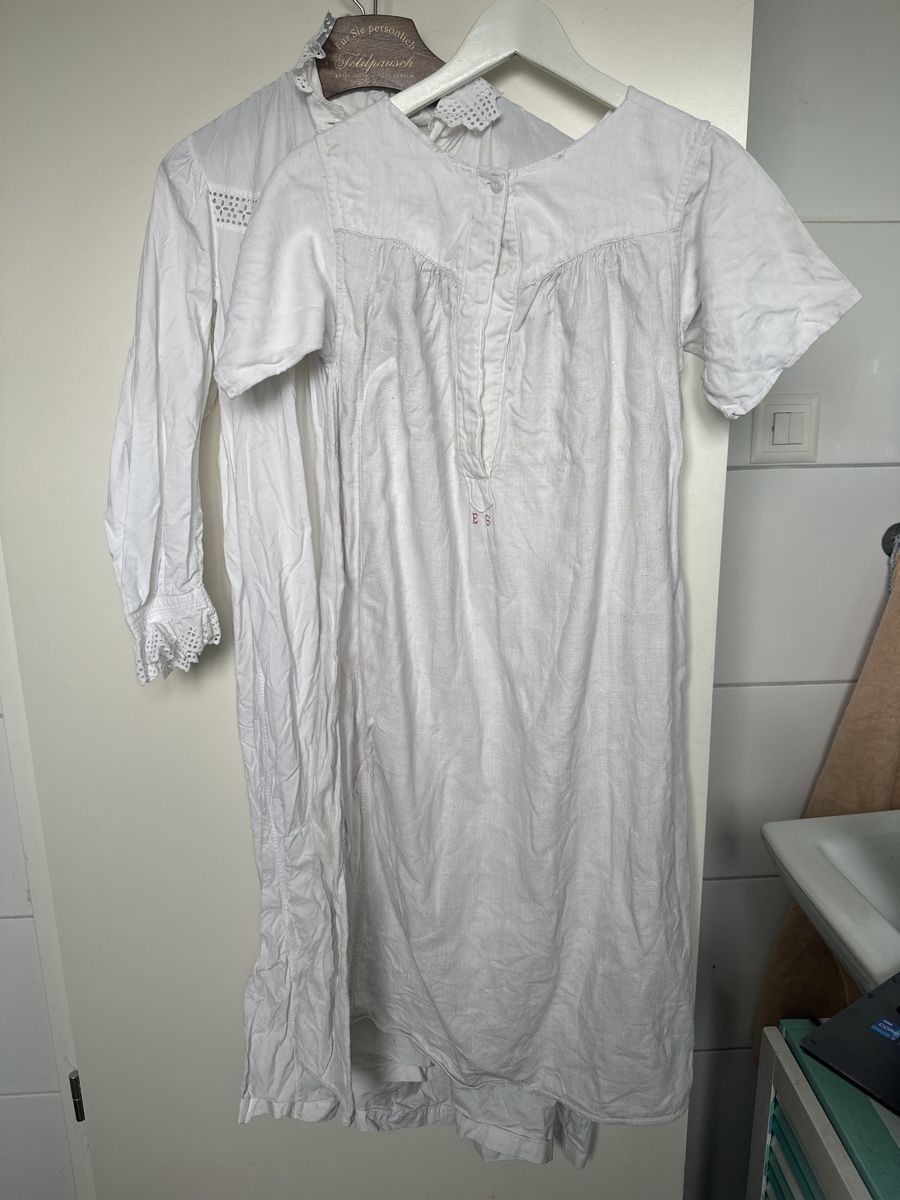Negligees & Pigiami: 2 uralte Nachthemden, Leinen &Baumw. – Usato da Frauenfeld venduto da aluma14