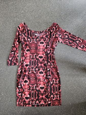 Guess Kleid Grösse M, rot