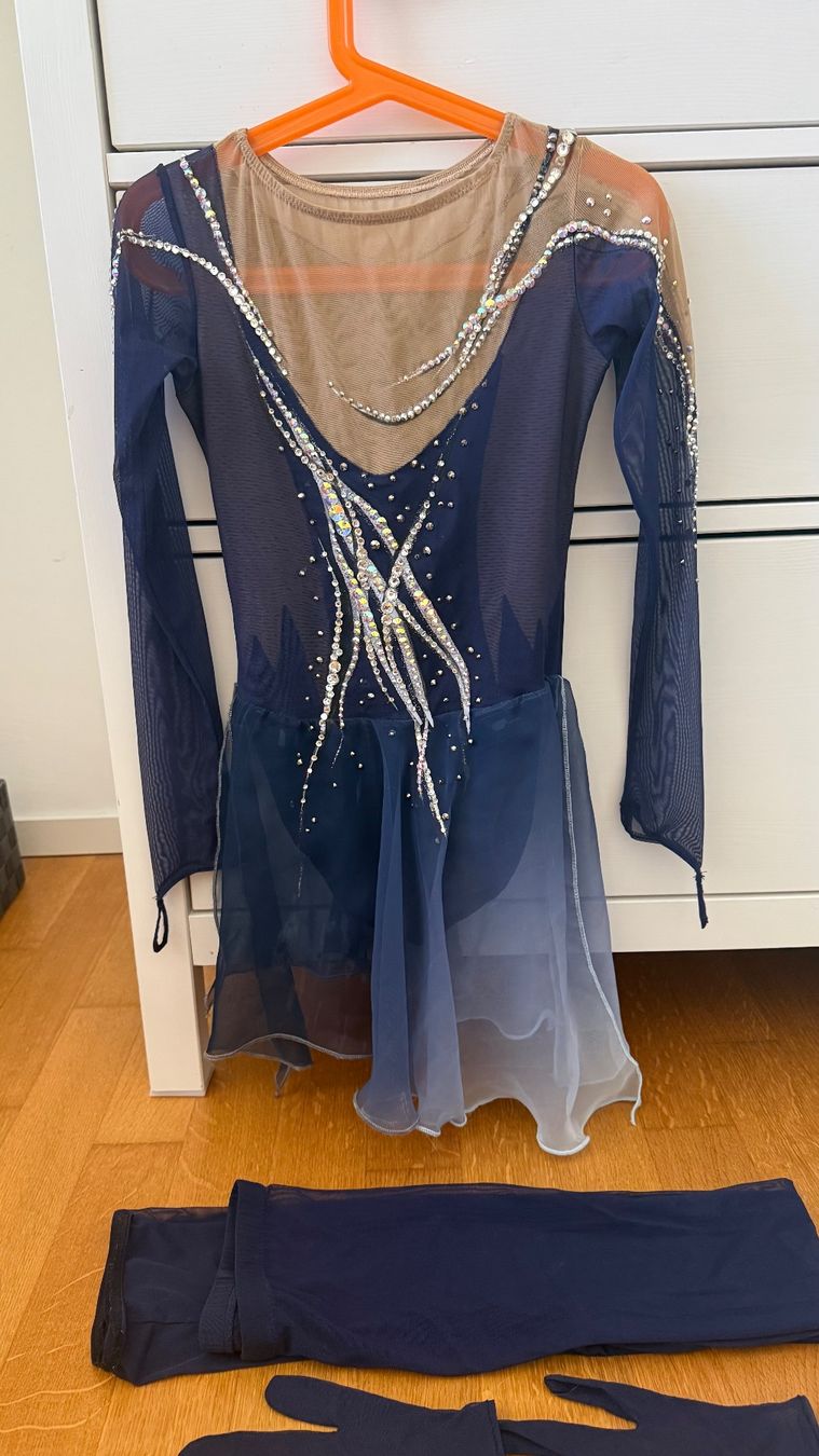 Vestiti & Gonne: Kürkleid Gr. 140-150 – Usato da Urdorf venduto da liska55 8