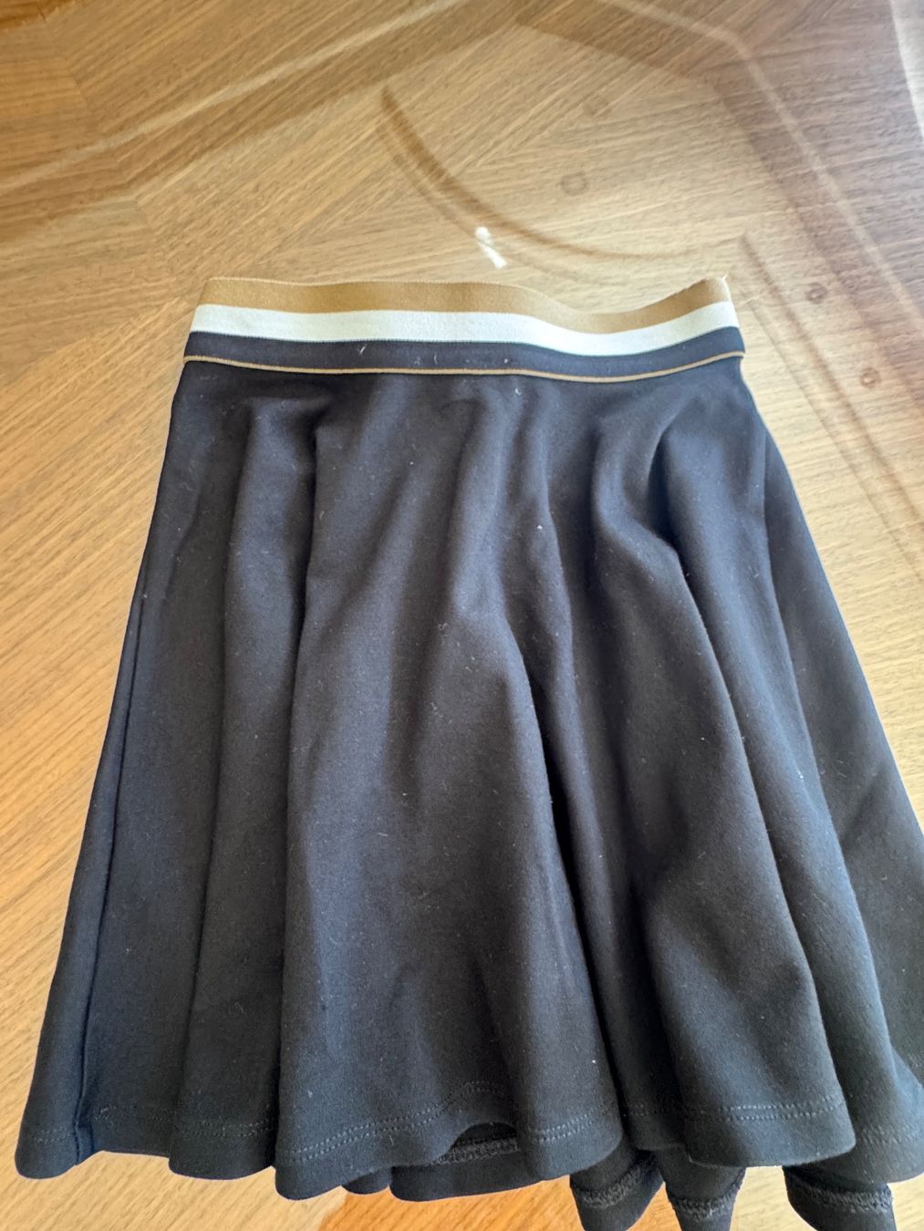 Hugo Boss Robes et jupes: Jupe Boss taille 8 ans – D'occasion à Conches par chn_hgl6 2