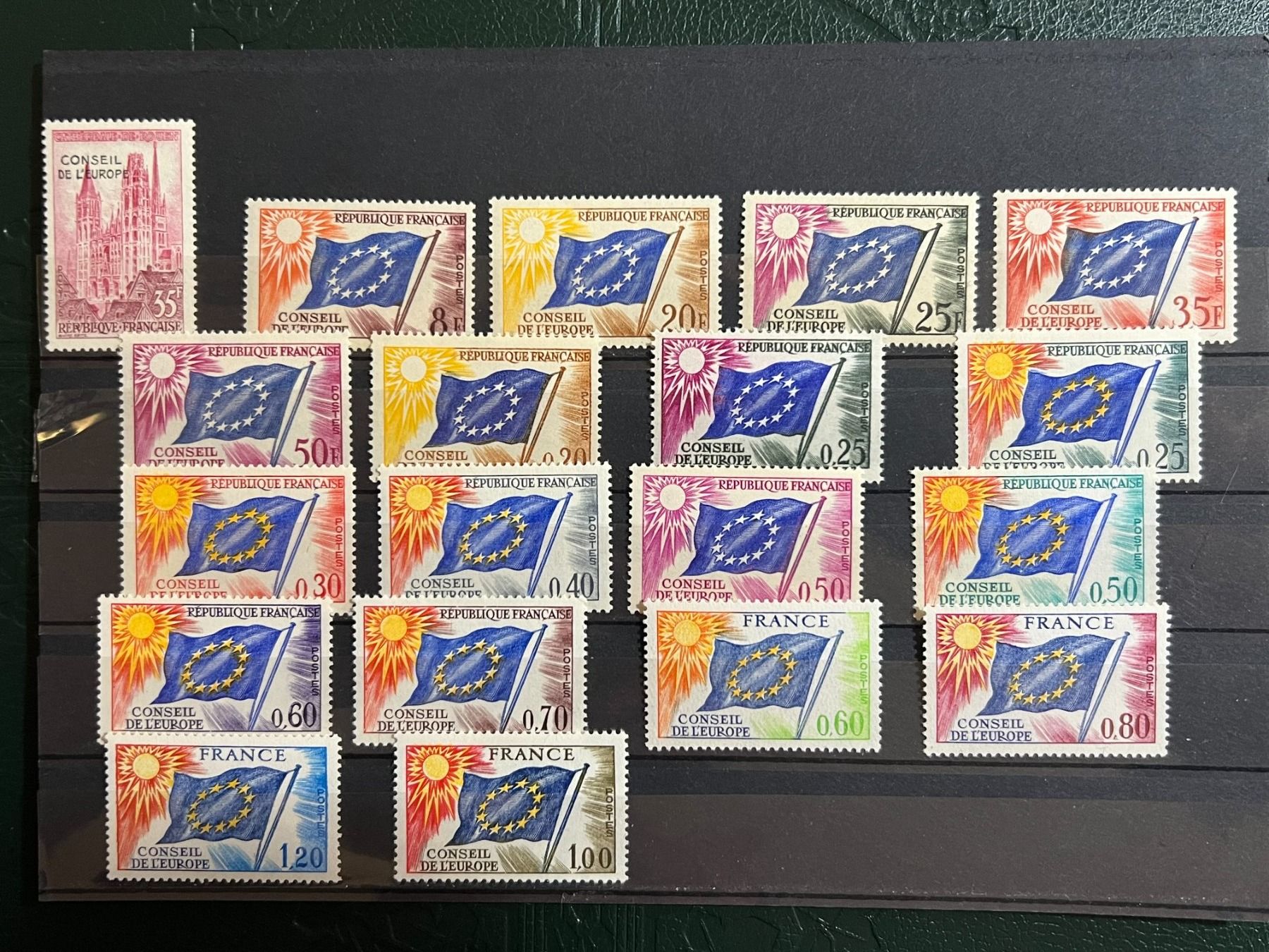 Alle Briefmarken: () Série complète Drapeaux Conseil Europe** – Neu und originalverpackt aus Lausanne von ffhoud