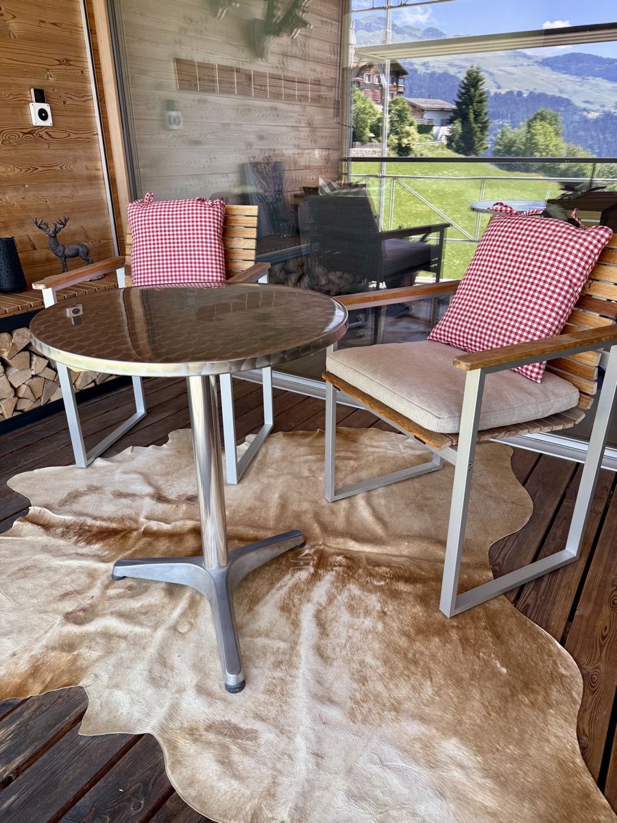 Set di tavolo e panche: Gartentisch mit 2 Stühlen – Usato da Tagelswangen venduto da decci