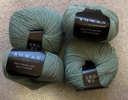 8 Knäuel (ca. 400 g) grünes Strickgarn