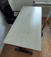 Grosser, heller Schreibtisch. Neuwertig, Höhenverstellbar