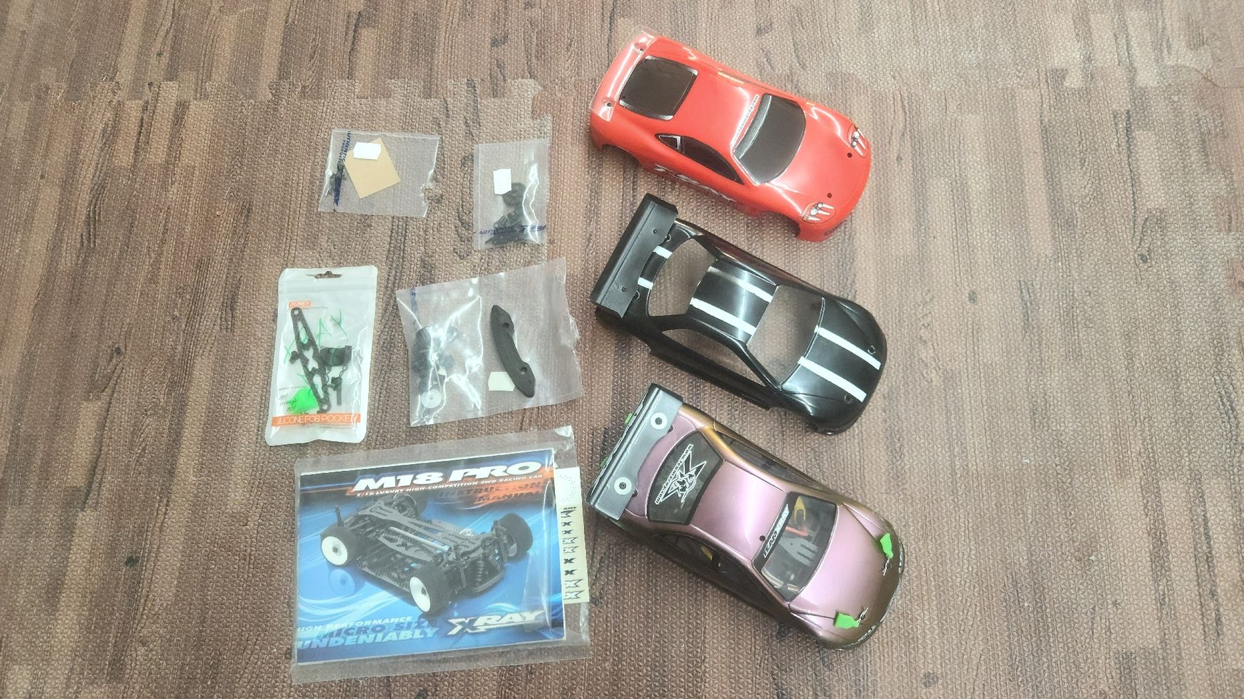 XRay Modellismo RC: Xray M18 PRO mit 3x Karroserien  – Usato da Dürnten venduto da Latinoviper