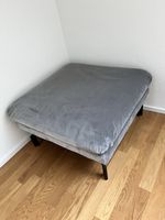 Grauer Samt Hocker
