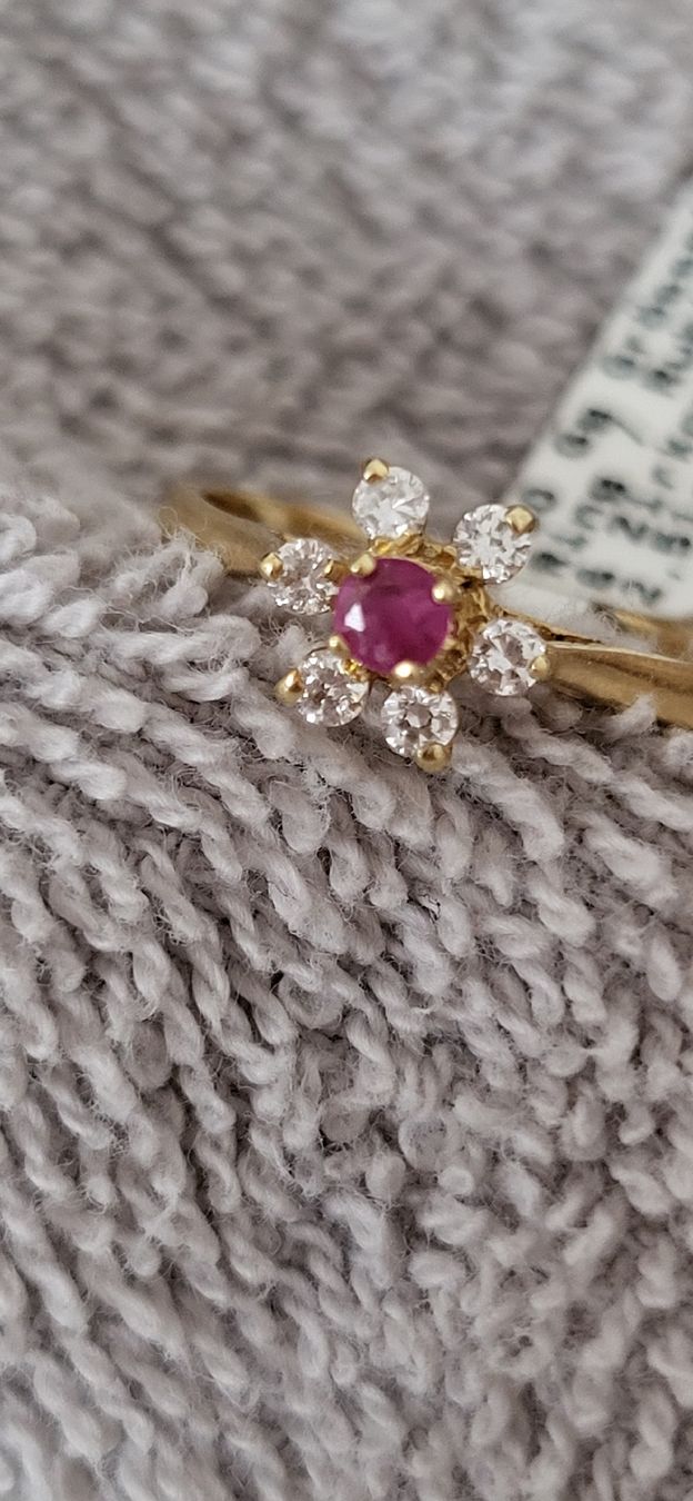 Bagues: Süsser Blumenring mit 1 Rubin  – Neuf (Voir description) à Unterägeri par Altgoldschmuck 2