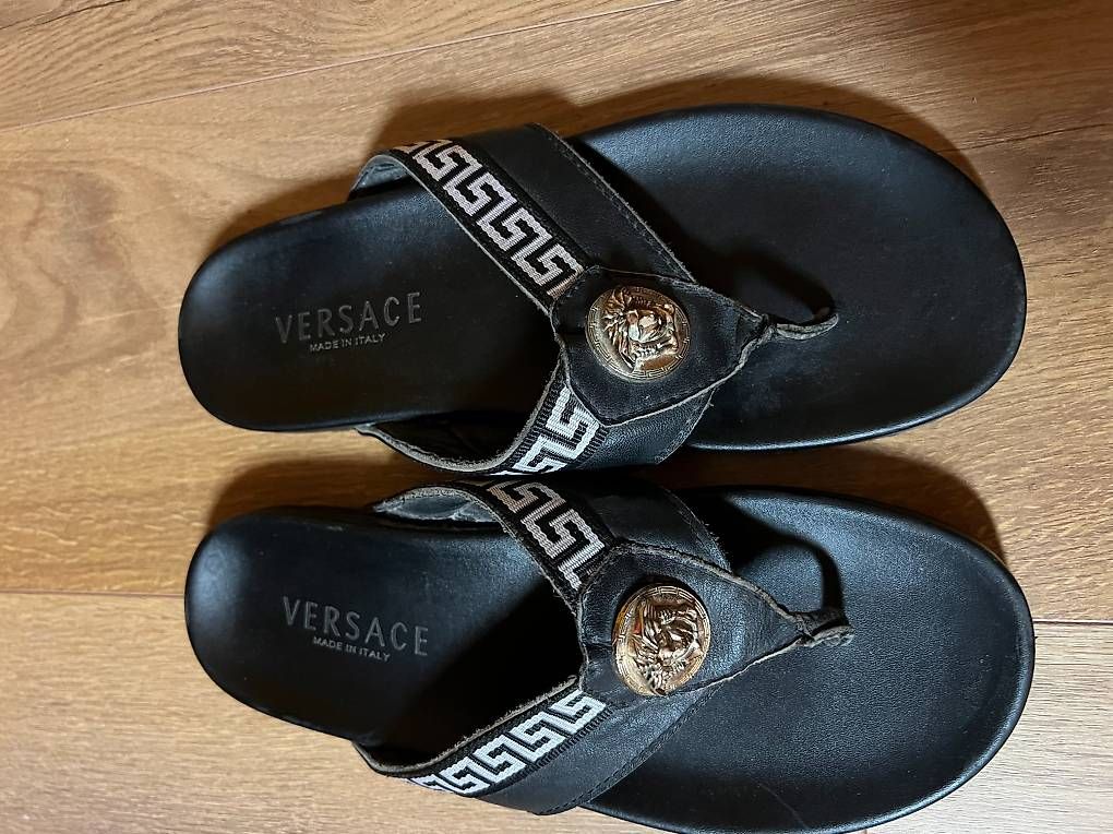 Versace Herrenschuhe: Sandales Versace avec sangles cuir – Gebraucht aus Neuchâtel von alexandrigor