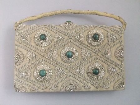 Clutch mit Halbedelsteinen
