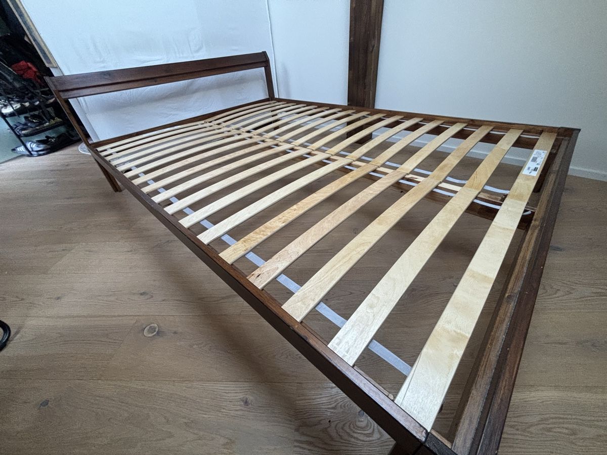 Ikea Lits: IKEA NEIDEN bed with bed base 140x200cm – D'occasion à Zürich par tom_b8ft 1