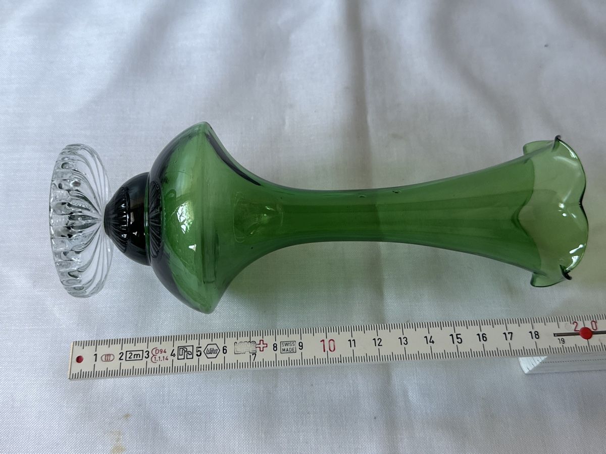 Vasi & Recipienti: Grüne Vintage Vase mit Glasfuss, 20cm – Usato da Zürich venduto da Chaeffeler 2