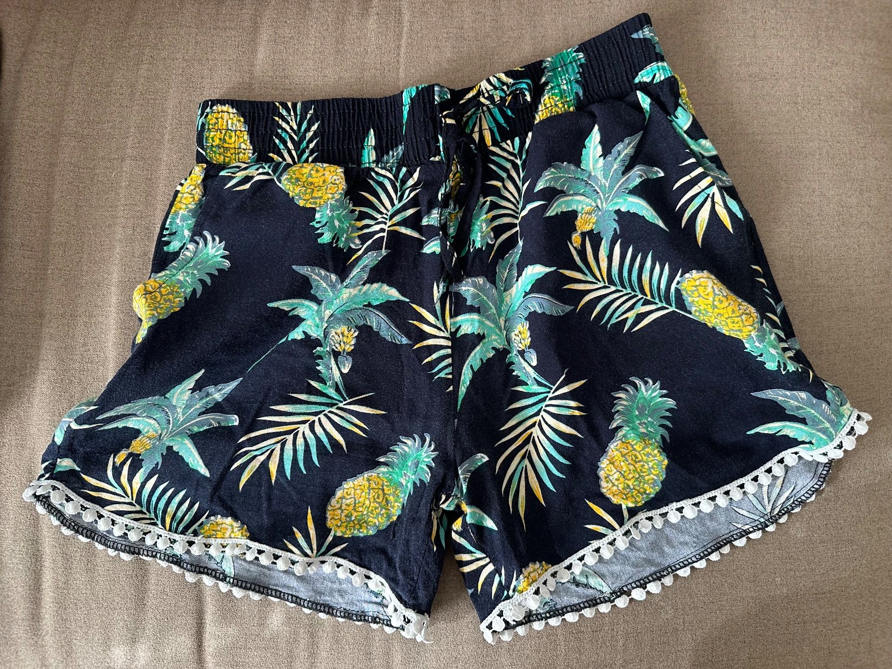 Pantalons: Ananas Damen-Shorts – D'occasion à Zürich par 72strandkorb