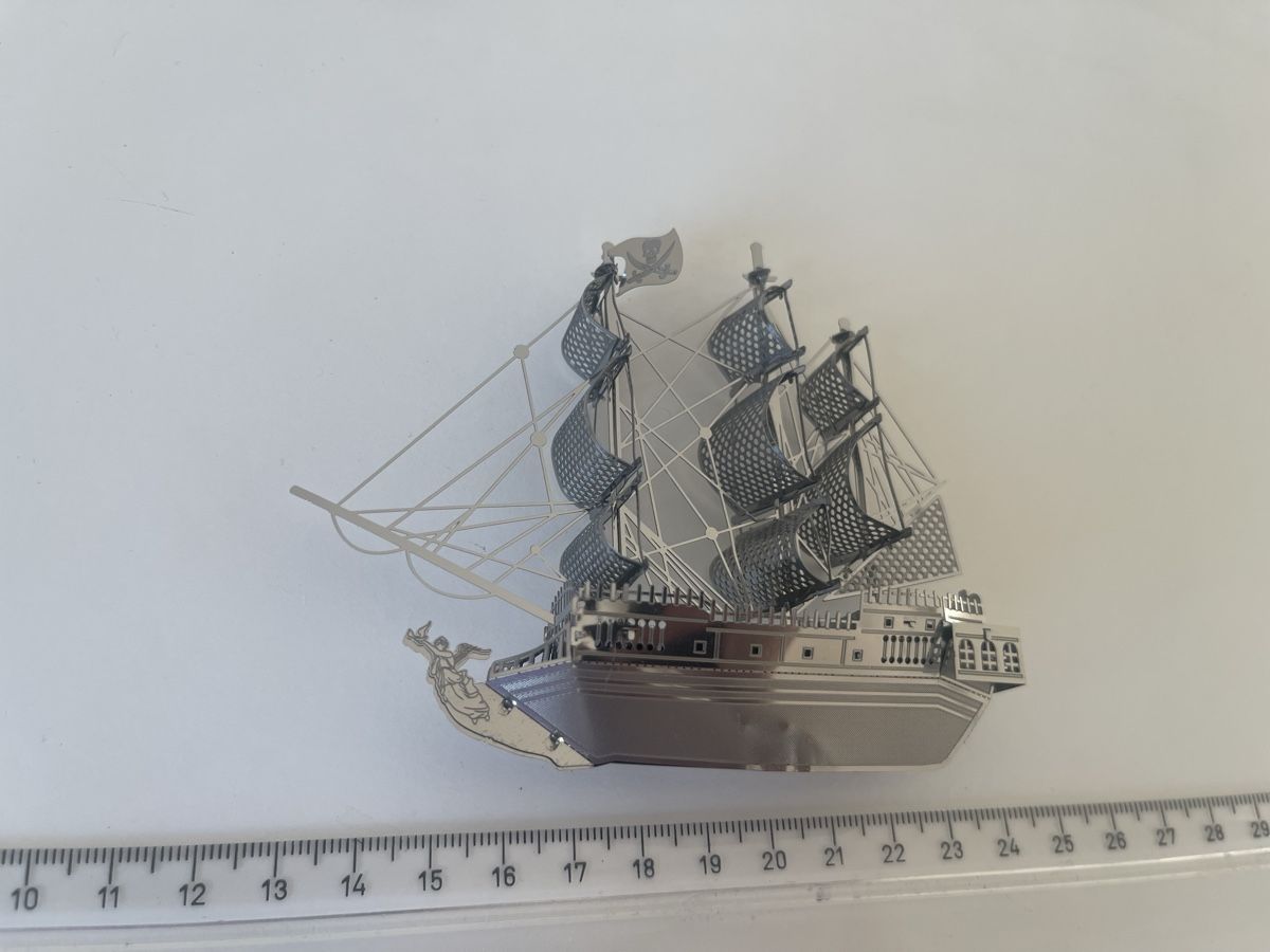 Modellbausätze & Standmodelle: Silbernes Metall-Piratenschiff – Gebraucht aus Olten von 54m_g7s2