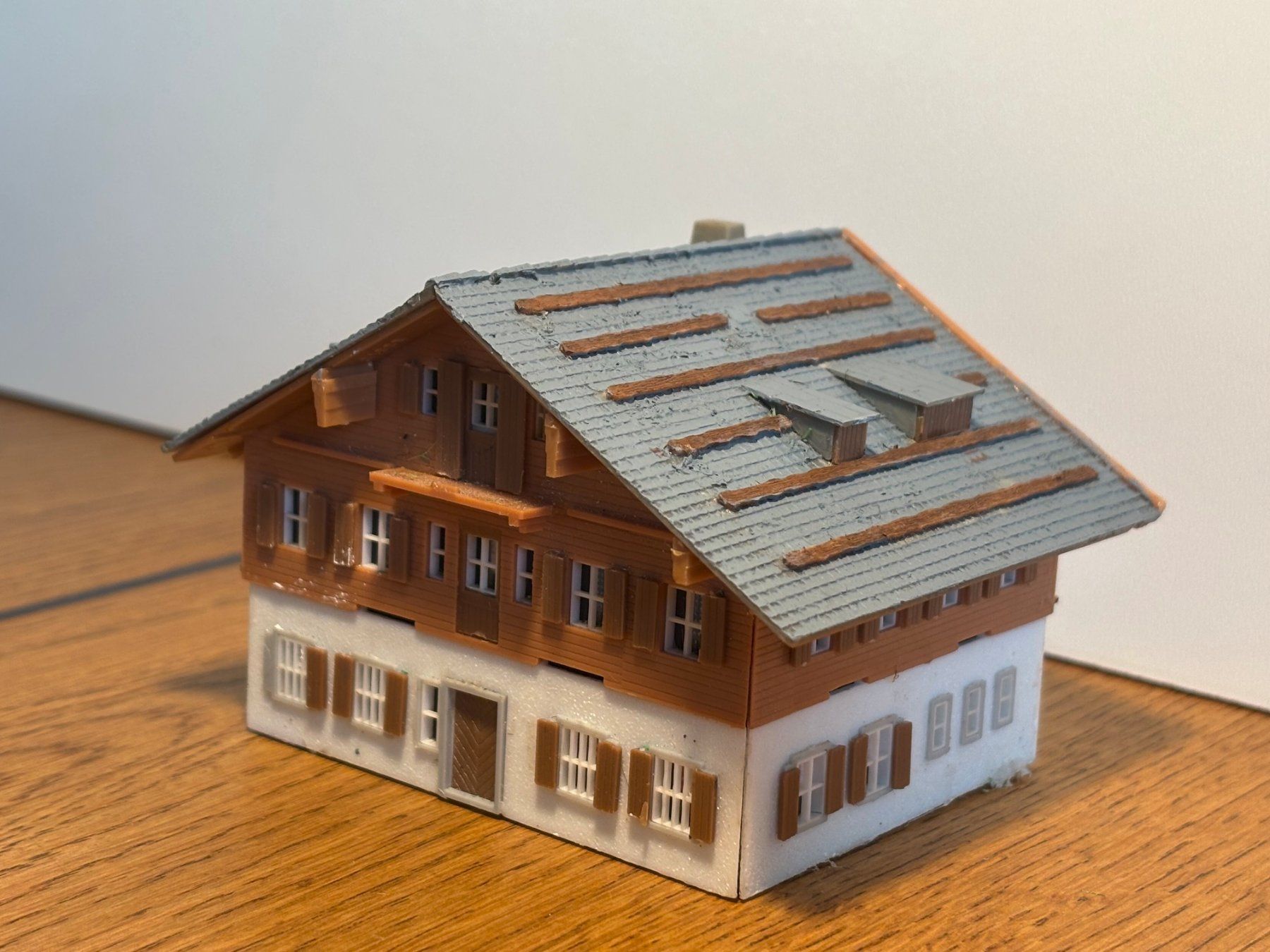 Modellini di ferrovie: L2233 Mängel: Chalet (Spur N) – Usato da Birsfelden venduto da Birs_25 2