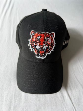 New Era Cap Schwarz mit Tiger-Logo, sehr guter Zustand!